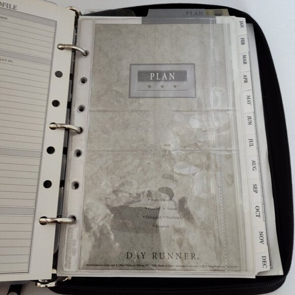 Dayrunner Black Zippered Planner - Picture 10 of 16